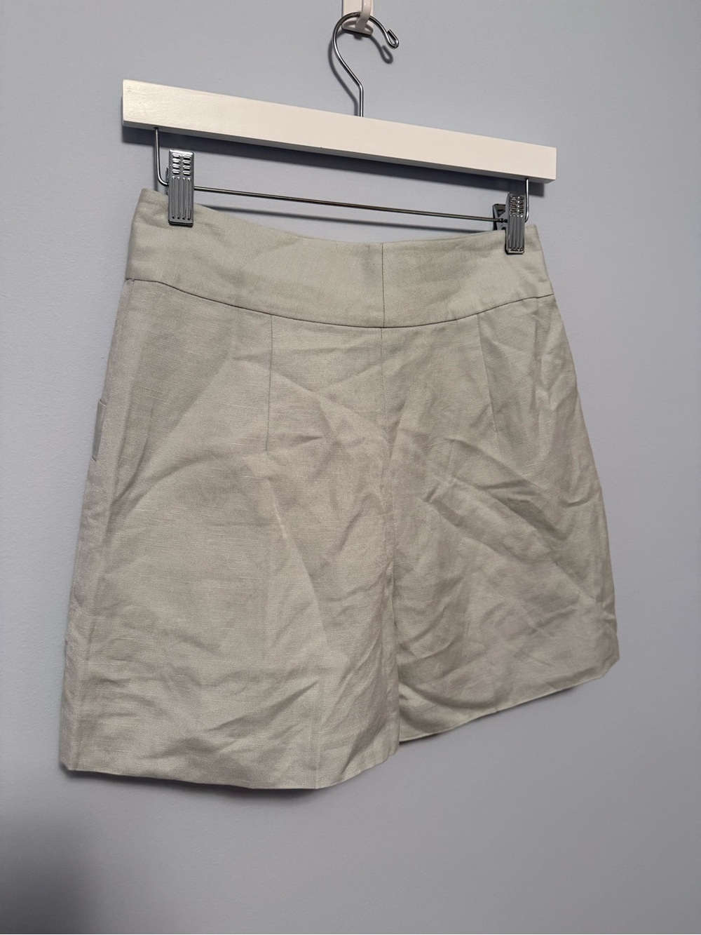 Club Monaco Shorts with Front Pockets (Light Green) - Picture 4 of 8